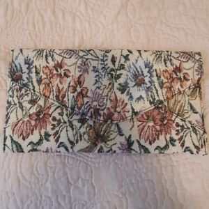 NWOT Super Cute Clutch